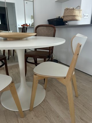 Dos sillas IKEA NORDMYRA estilo nórdico