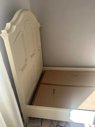 Letto singolo antico in legno