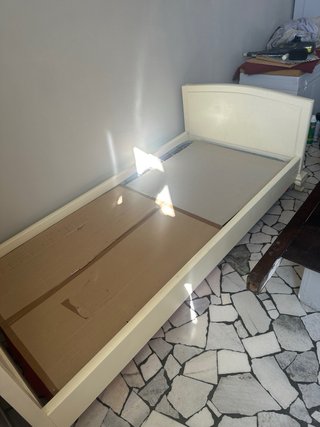 Letto singolo antico in legno