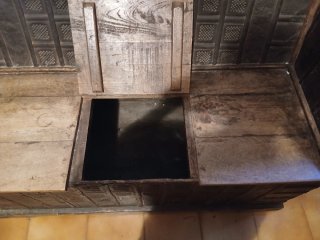Cassapanca antica in legno e metallo