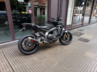 YAMAHA MT09 2024 NEGRA FULL