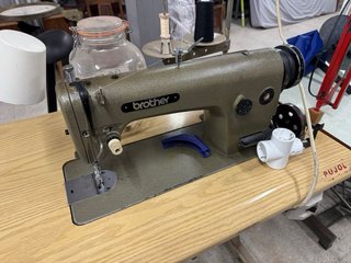 Lote de tres maquinas de coser industriales....