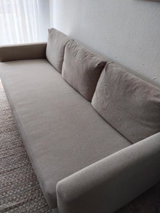 Sofá modular beige con almacenaje