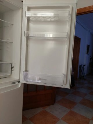 Nevera con congelador blanca