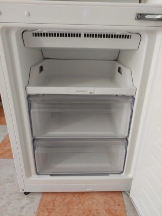 Nevera con congelador blanca