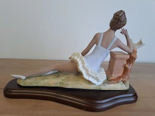 Figura porcelana bailarina con paloma