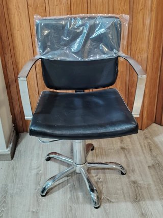 Sillón de peluquería negro. Tengo 2 unidades