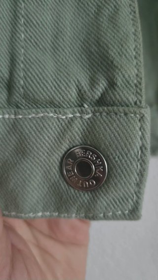 Chaqueta vaquera Bershka verde mujer
