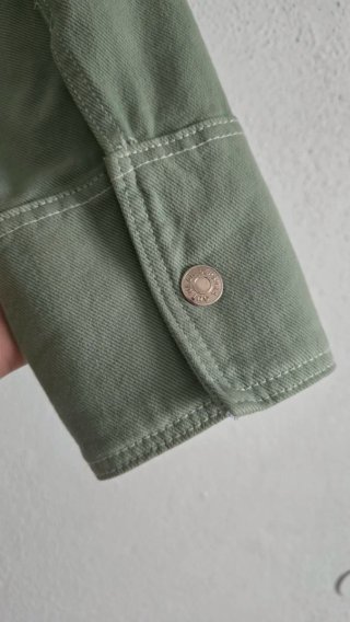 Chaqueta vaquera Bershka verde mujer