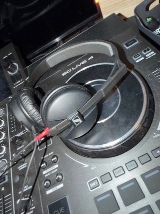 PACK! Mesa DJ Denon DJ + Altavoces + Auriculares