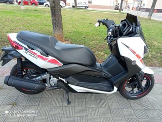 Yamaha Xmax 250cc.