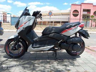 Yamaha Xmax 250cc.