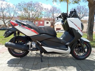 Yamaha Xmax 250cc.