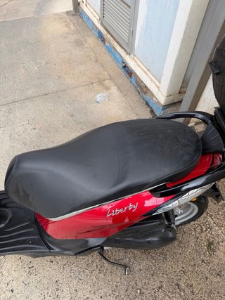 Piaggio Liberty 50 Roja - Moto Scooter