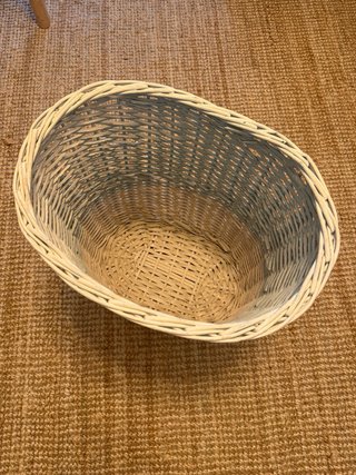 Cesto de mimbre blanco