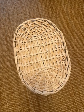 Cesto de mimbre blanco