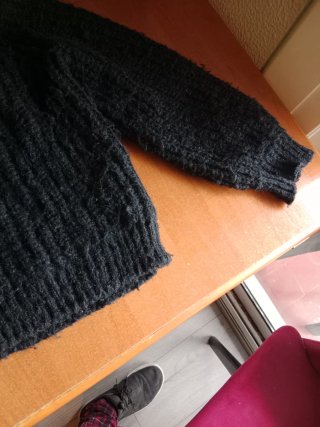 Jersey negro cuello alto
