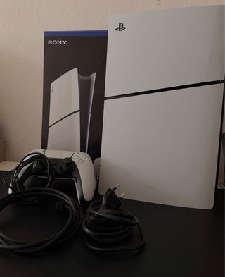PlayStation 5 Digital + 2 mandos