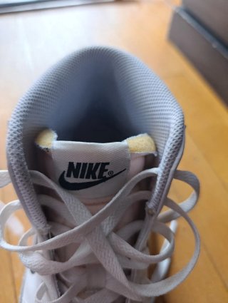 Botas Nike Blancas y Naranjas