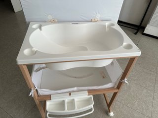 Cambiador con bañera para bebé