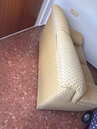 Sofá de 2 plazas tela amarillo