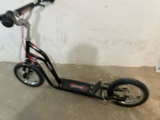 Patinete Negro con Ruedas Grandes para niń@