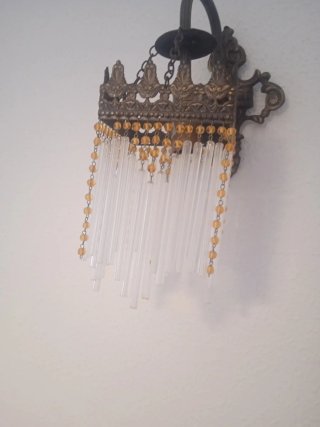 Elegante lámpara en metal y canutillos