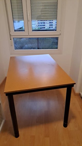 Mesa de comedor 120x80 cm. Precio no negociable.