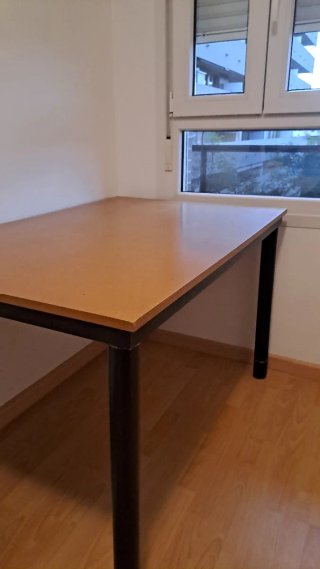 Mesa de comedor 120x80 cm. Precio no negociable.