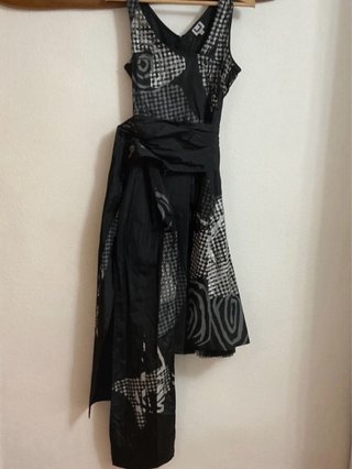 Vestido Adolfo Domínguez con fajín T 38 una puesta