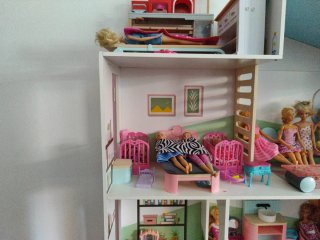 Casa de muñecas con accesorios