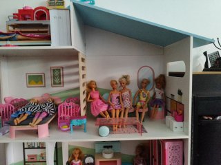 Casa de muñecas con accesorios