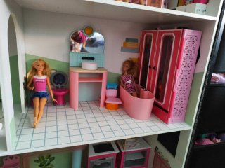Casa de muñecas con accesorios