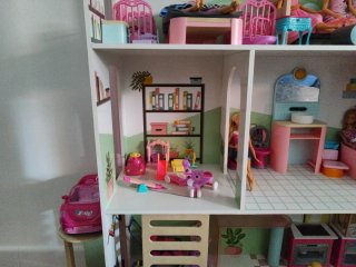 Casa de muñecas con accesorios