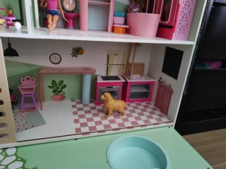 Casa de muñecas con accesorios
