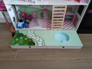 Casa de muñecas con accesorios