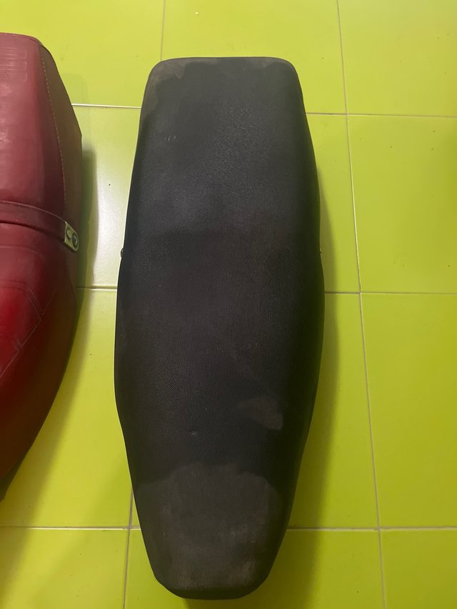 Asiento Suzuki Lido Vario (Rojo/Negro)