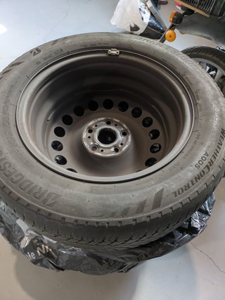 4 Neumáticos Bridgestone 205/60R16 96H con llanta