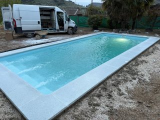 Piscina de poliéster blanca o azul