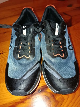 Lote de tres pares de zapatillas 2trail y 1running