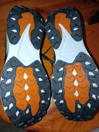 Lote de tres pares de zapatillas 2trail y 1running