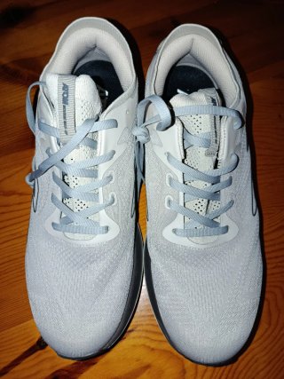 Lote de tres pares de zapatillas 2trail y 1running