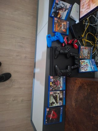 PS4 (PlayStation 4) Negra ALGO NEGOCIABLE