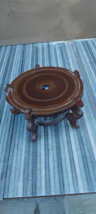 Tetera antigua con soporte