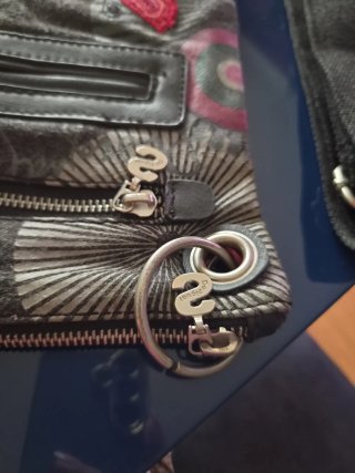Bolso bandolera Desigual gris y rojo