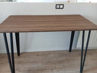 Mesa alta madera y metal negro