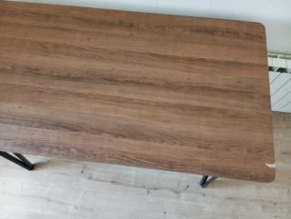 Mesa alta madera y metal negro