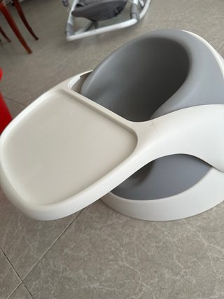 Sillita de juegos y trona para bebé