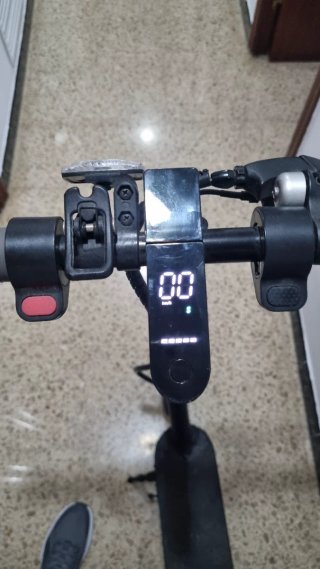 Patinete eléctrico negro