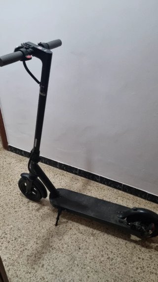 Patinete eléctrico negro